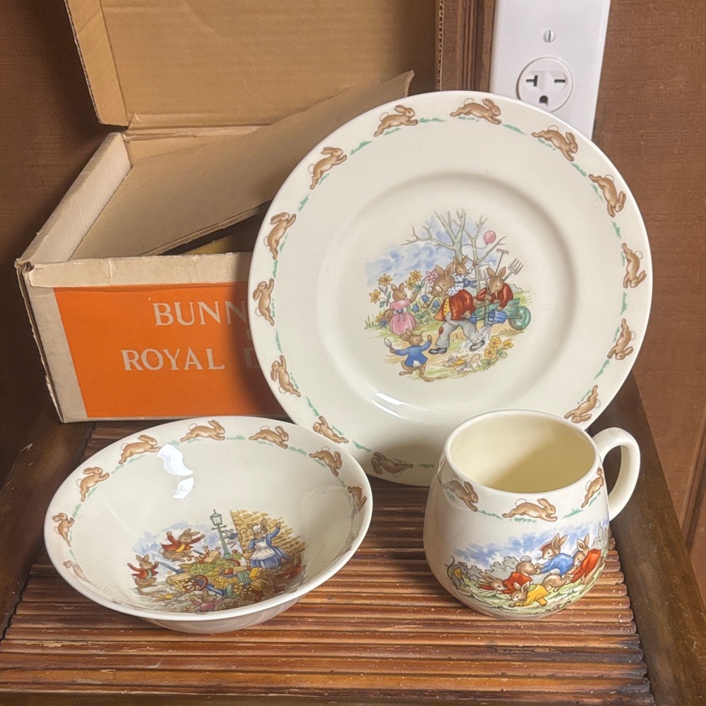 Royal Doulton Bunnykins Cream Dinnerware Set